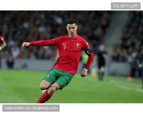 球王之争：世界杯的终极梦想与C罗的“一杯之思”，高下立判！