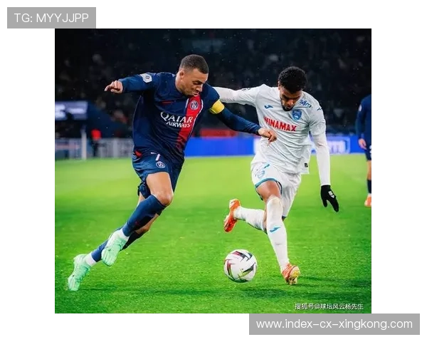 姆巴佩赛场后亲吻队旗，忠诚标签再被强调