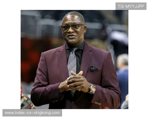 NBA巨星穿浴袍亮相发布会：时尚新潮流的“休闲范”狂潮