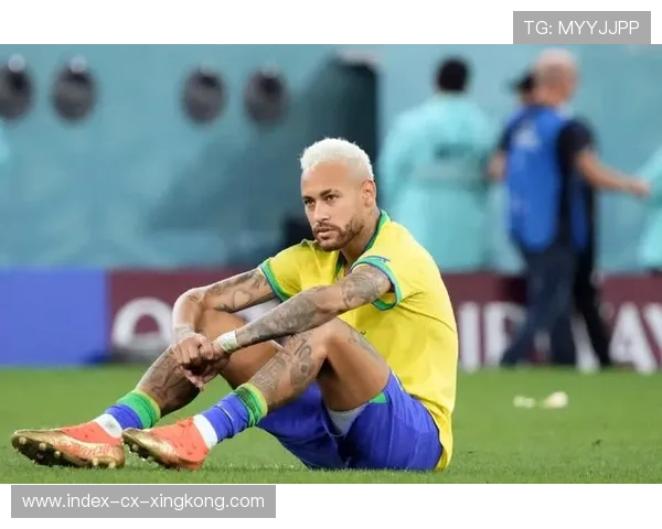 内马尔与友人夜跑路过社区医院探望病人，善举被赞扬