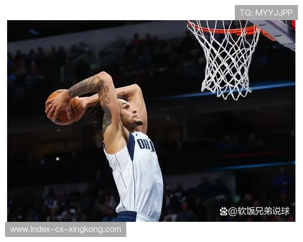 东契奇妙传造空位三分，独行侠打出漂亮配合