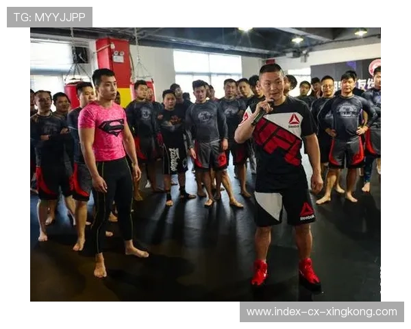 MMA搏击赛双方血战到底，看哭无数粉丝