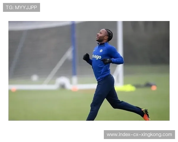 切尔西斯特林突破后倒地扫射:速度与精准的完美结合 切尔西斯特林突破后倒地扫射:速度与精准的完美结合